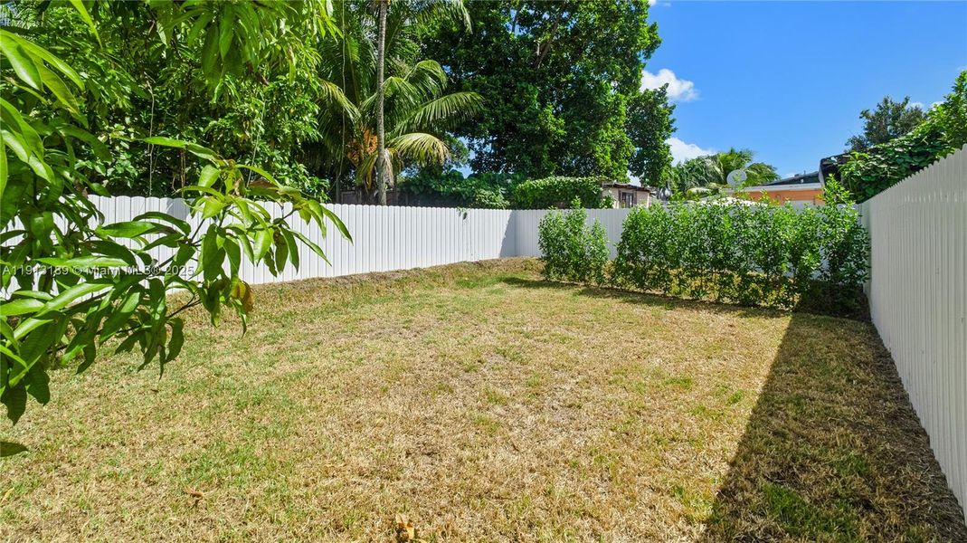 Exterior details and patio area of a home in , Miami (Image 22).