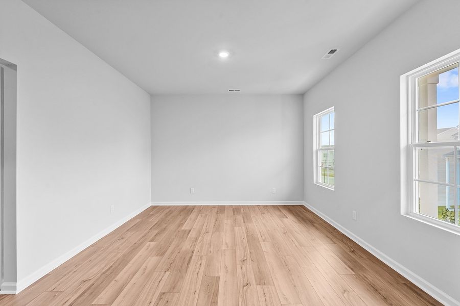 Spacious, unfurnished interior of a new home in Hanes Lake, Winston-Salem (Image 18).