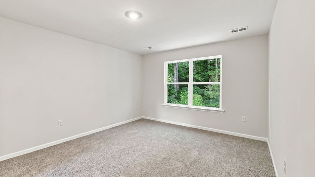Spacious, unfurnished interior of a new home in Hawk Ridge, Anderson (Image 29).
