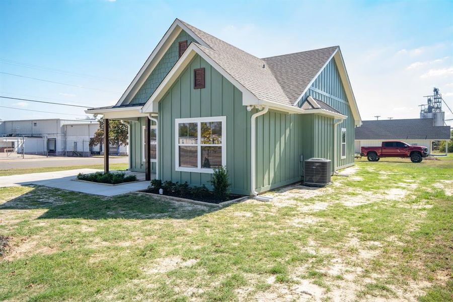 Exterior details and patio area of a home in , Sulphur Springs (Image 20).