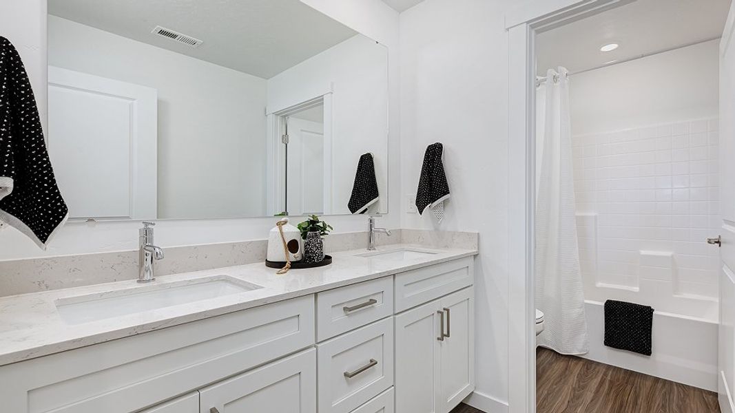 West Core P013 Maple Bath2 F2