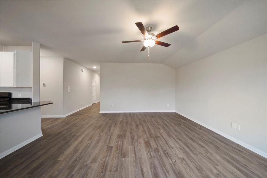 Spacious, unfurnished interior of a new home in Lexington Heights, Willis (Image 12).