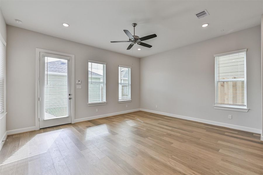 Spacious, unfurnished interior of a new home in Pearland Old Townsite, Pearland (Image 24).