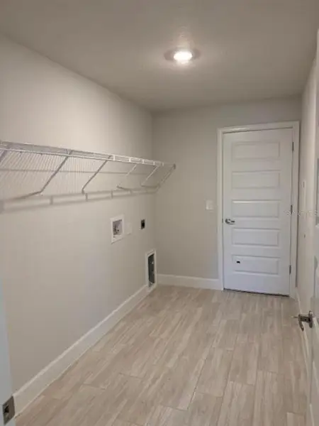 Spacious, unfurnished interior of a new home in St. James Park, Ocala (Image 7).