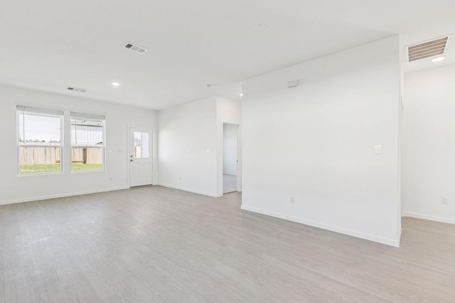 Spacious, unfurnished interior of a new home in Montgomery Bend, Montgomery (Image 27).