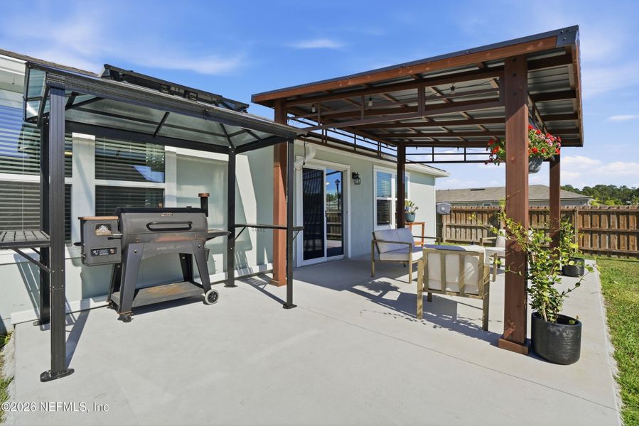 Exterior details and patio area of a home in , Jacksonville (Image 27).