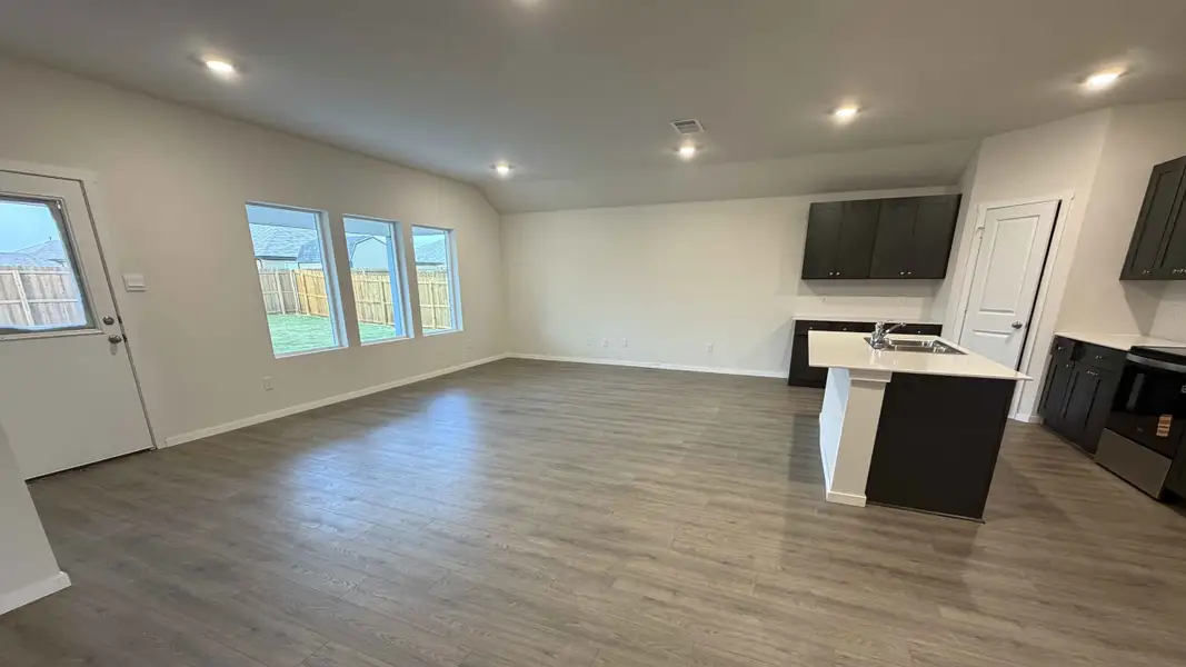 Spacious, unfurnished interior of a new home in Waverly Estates, Josephine (Image 5).