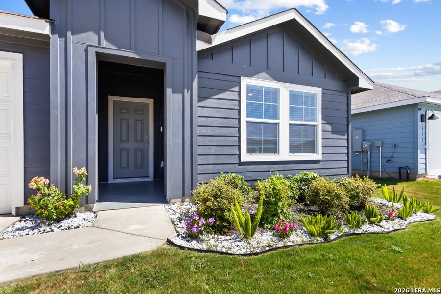 Exterior details and patio area of a home in Swenson Heights, Seguin (Image 26).