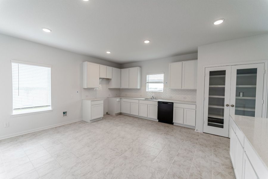 Furnished interior view inside a new home in Mesa Vista, San Antonio (Image 4).