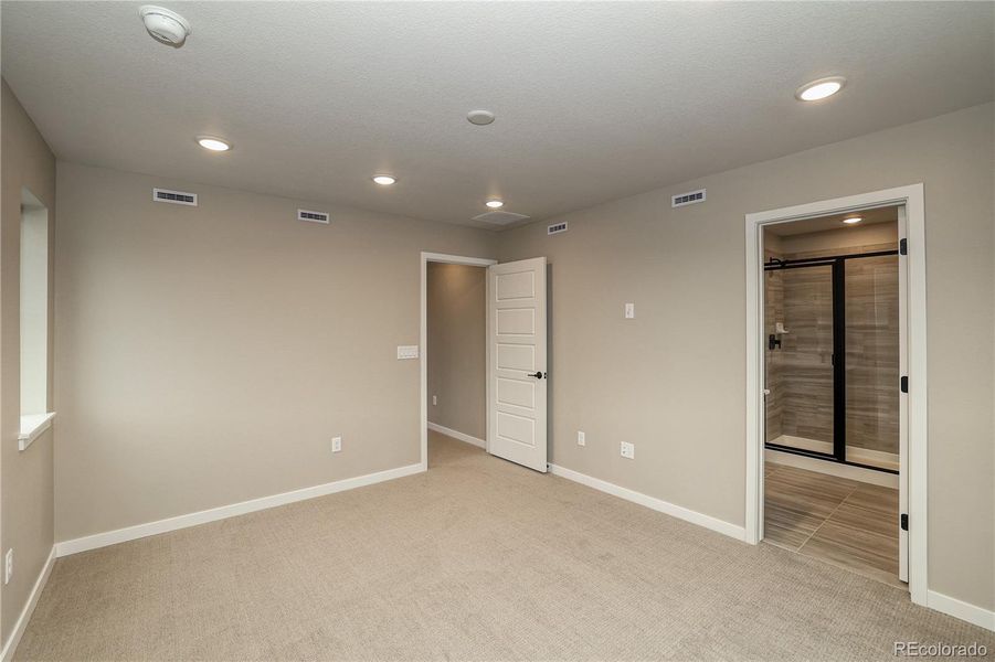 Spacious, unfurnished interior of a new home in Painted Prairie, Aurora (Image 13).
