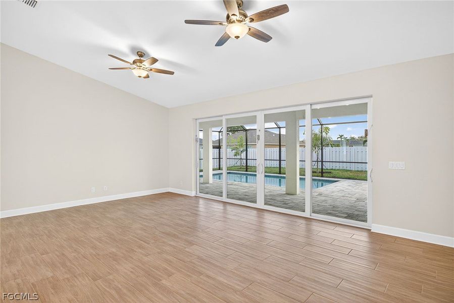 Spacious, unfurnished interior of a new home in Cape Coral, Cape Coral (Image 14).