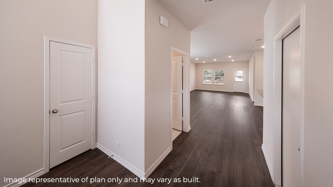 Spacious, unfurnished interior of a new home in Brookstone Creek, San Antonio (Image 8).