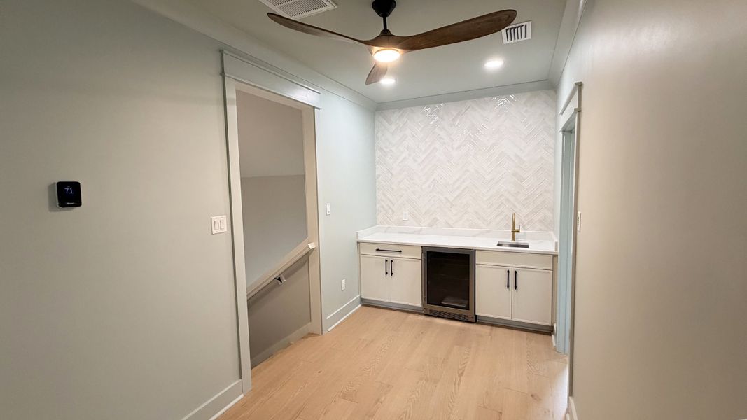 Spacious, unfurnished interior of a new home in Steamboat Landing at Hammock Bay, Freeport (Image 34).