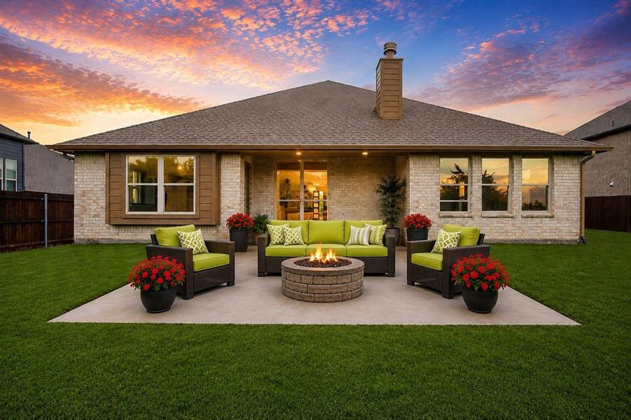 ENJOY AN EVENING W FRIENDS & FAMILY ON YOUR SPACIOUS PATIO.... ENJOY AN EVENING W FRIENDS & FAMILY ON YOUR SPACIOUS PATIO....