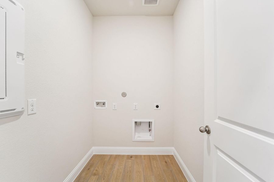 Spacious, unfurnished interior of a new home in Evergreen 40', Conroe (Image 27).