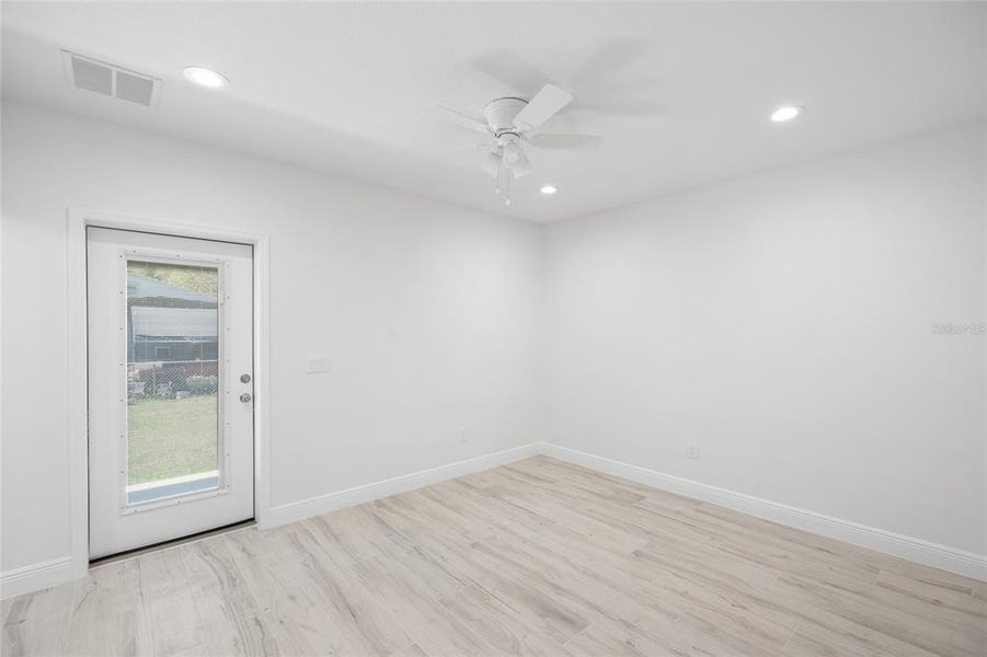 Spacious, unfurnished interior of a new home in , Plant City (Image 13).