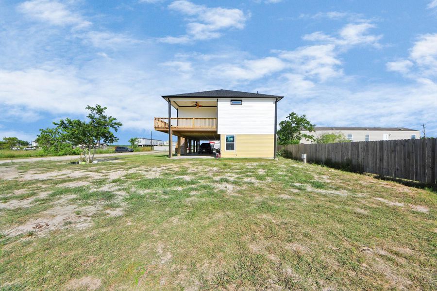 Exterior details and patio area of a home in , Dickinson (Image 22).
