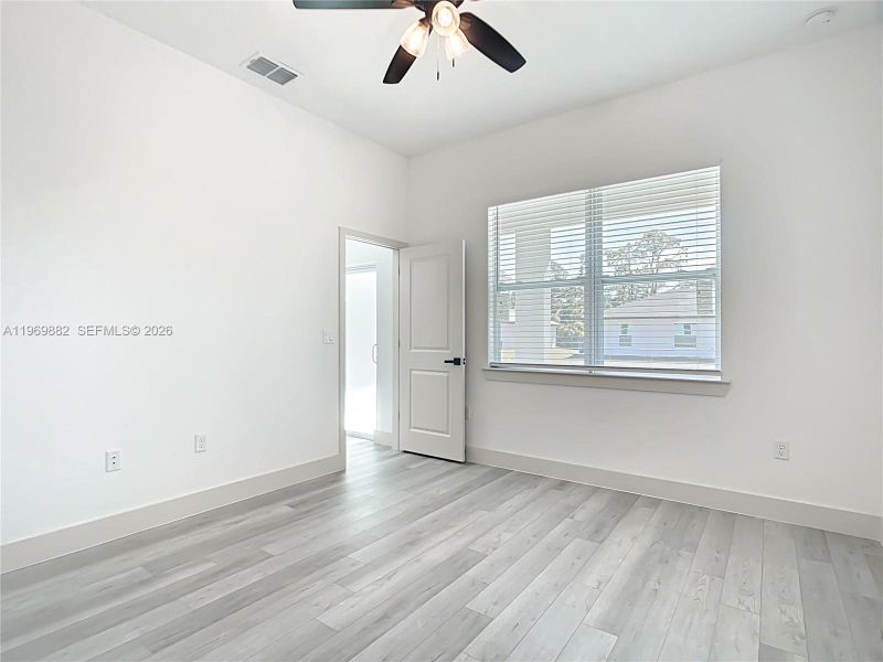 Spacious, unfurnished interior of a new home in , Port Charlotte (Image 34).