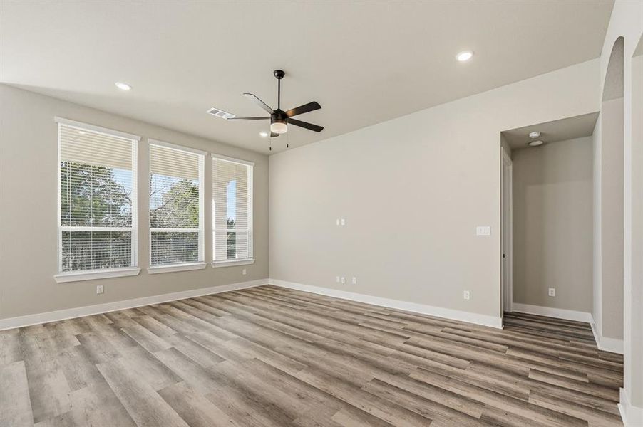Spacious, unfurnished interior of a new home in Aster Park, McKinney (Image 14).