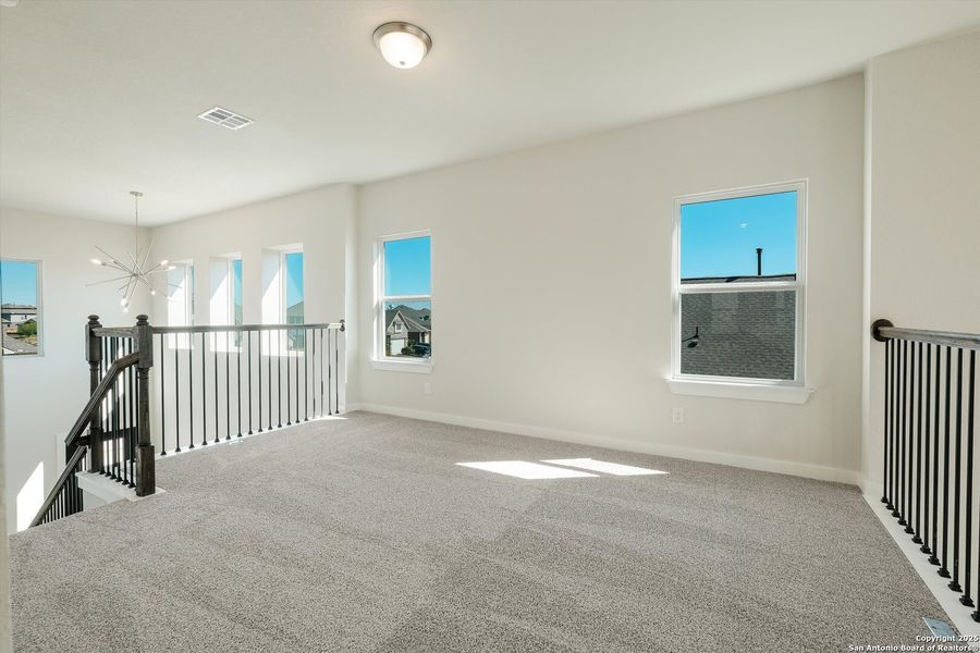 Spacious, unfurnished interior of a new home in Foxbrook, Schertz (Image 25).