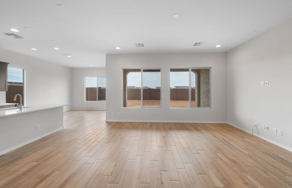 Spacious, unfurnished interior of a new home in Artisan at Asante, Surprise (Image 33).