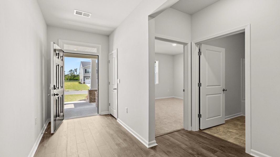 Spacious, unfurnished interior of a new home in Chukker Creek Landing, Aiken (Image 30).