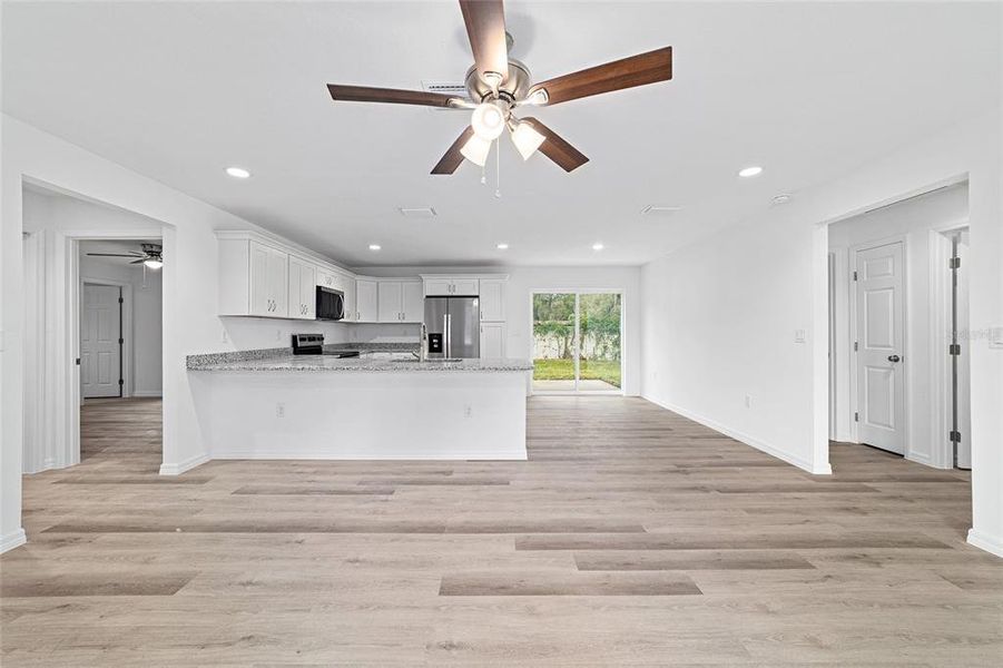 Spacious, unfurnished interior of a new home in , Dunnellon (Image 74).
