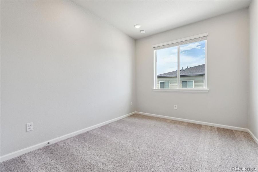 Spacious, unfurnished interior of a new home in Townhome Collection at Grand Vue at Interlocken, Broomfield (Image 10).