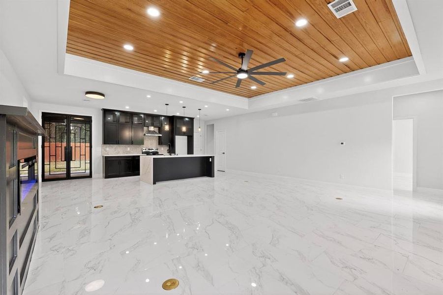 Spacious, unfurnished interior of a new home in , Tool (Image 38).