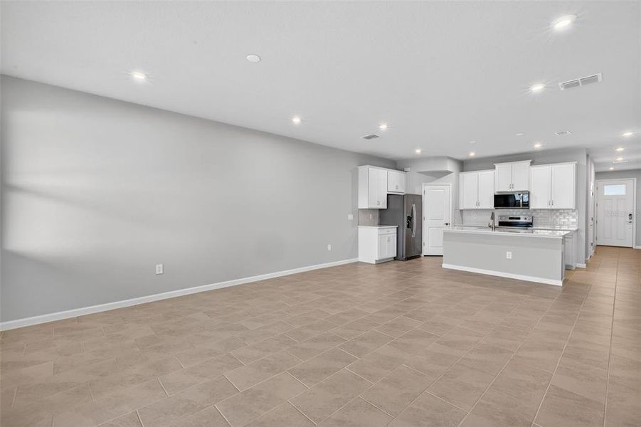 Spacious, unfurnished interior of a new home in Crosswind Ranch, Parrish (Image 16).