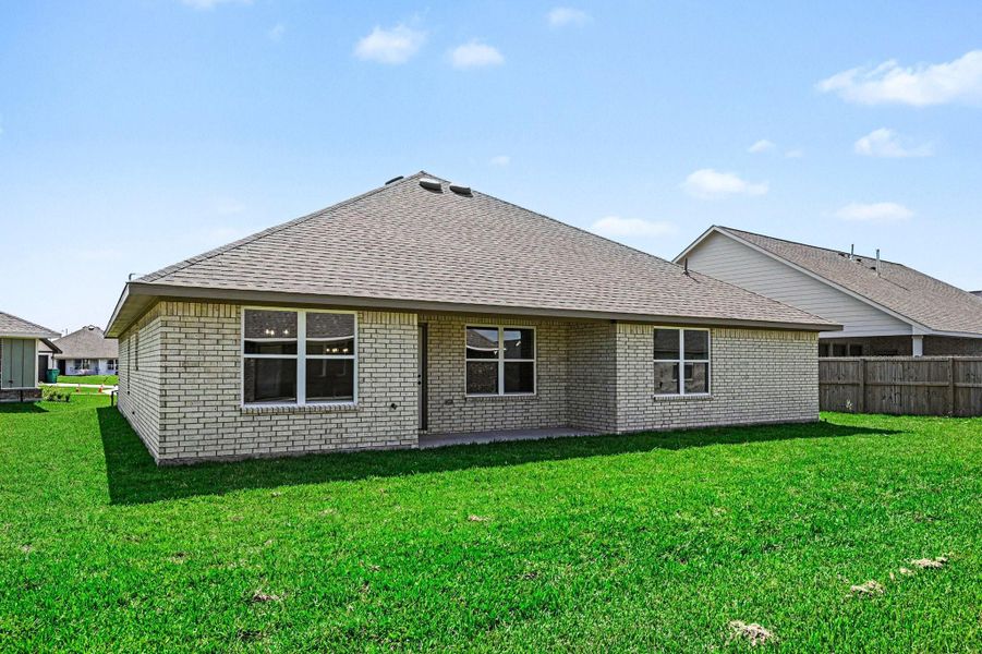 Exterior details and patio area of a home in , Angleton (Image 3).