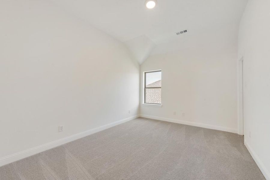 Representative unfurnished interior of a home built from the Grand Silverwood by Grand Homes in Grand Oaks, Celina (Image 28).