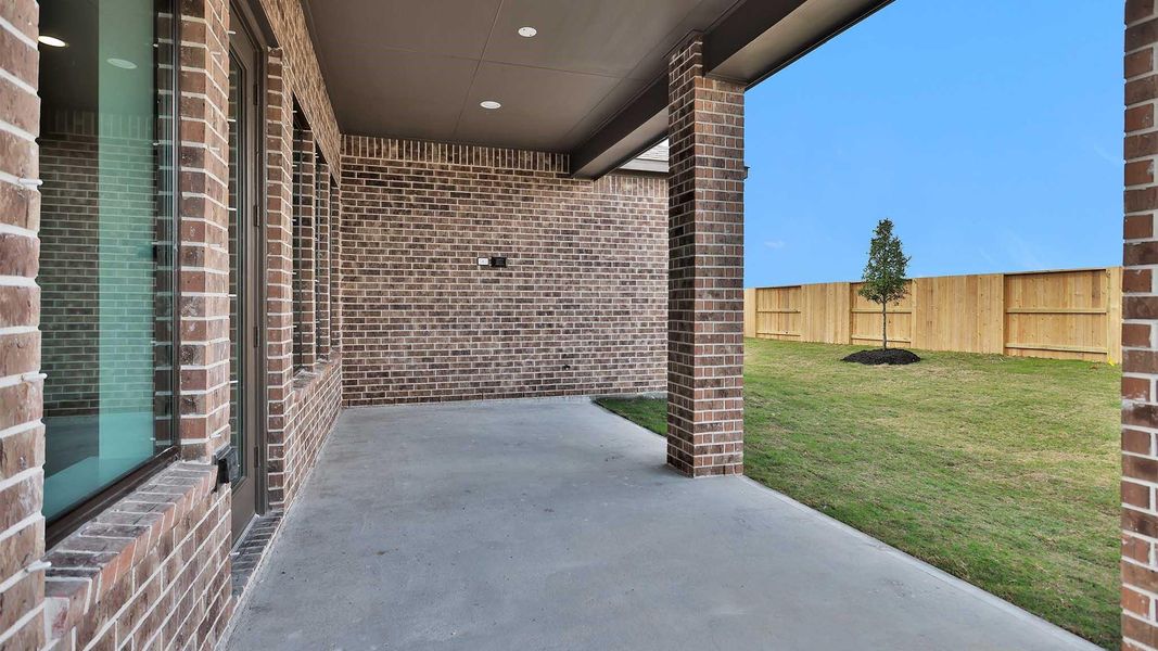 Exterior details and patio area of a home in Meridiana, Manvel (Image 3).