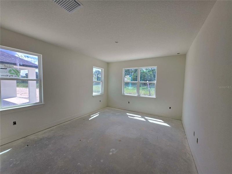 Spacious, unfurnished interior of a new home in , Spring Hill (Image 6).