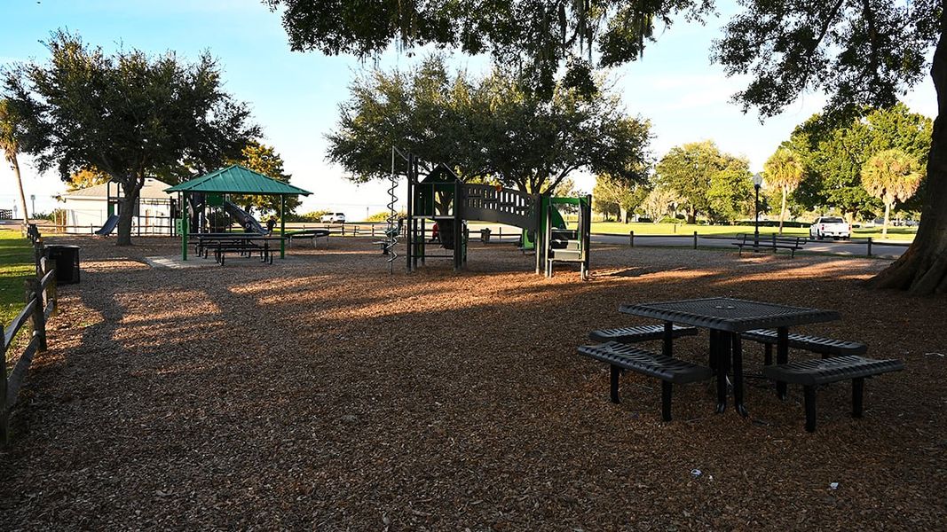 Community amenities in Esplanade at McKinnon Groves, Winter Garden (Image 25).