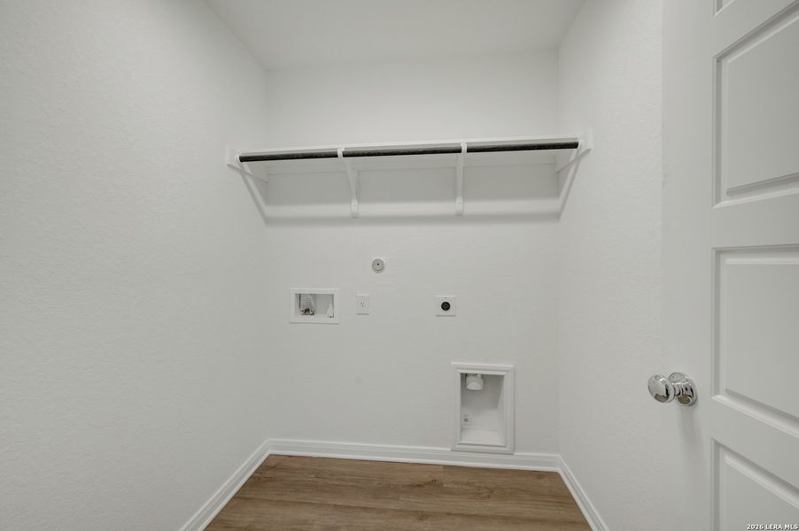 Spacious, unfurnished interior of a new home in Park Place, New Braunfels (Image 12).