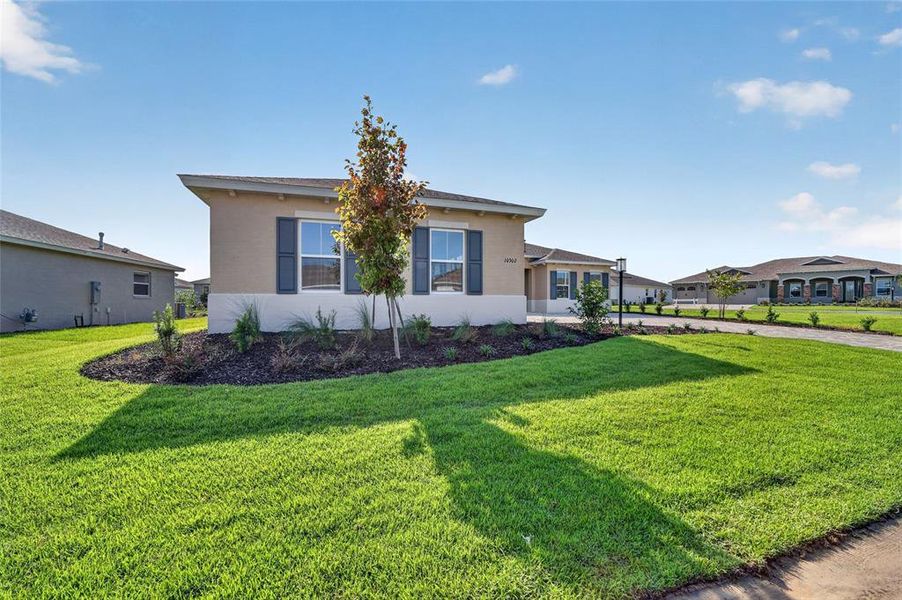 Exterior details and patio area of a home in , Ocala (Image 21).