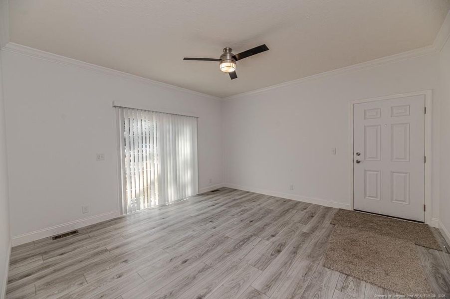 Den - 14' 2" x 14' 6" Den - 14' 2" x 14' 6"