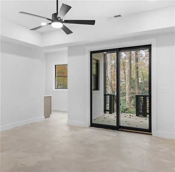 Spacious, unfurnished interior of a new home in , Atlanta (Image 73). Spacious, unfurnished interior of a new home in , Atlanta (Image 73).