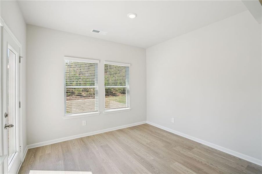 Spacious, unfurnished interior of a new home in Hawthorne Station, College Park (Image 20).