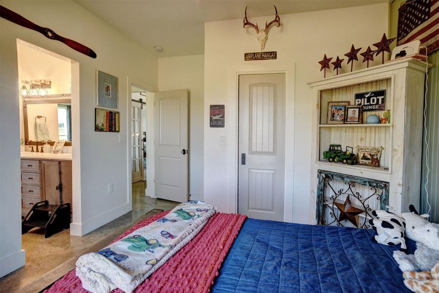 Furnished interior view inside a new home in , Waelder (Image 30).