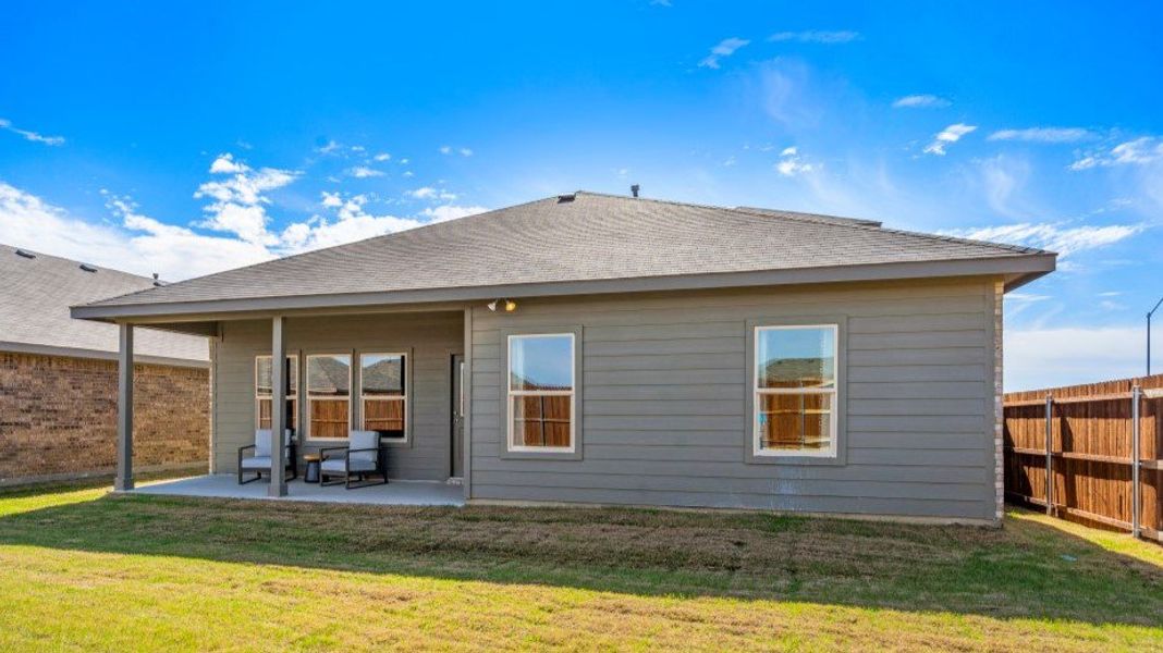Representative exterior details of a home built from the Ozark by D.R. Horton in Rock Creek West, Fort Worth (Image 23).