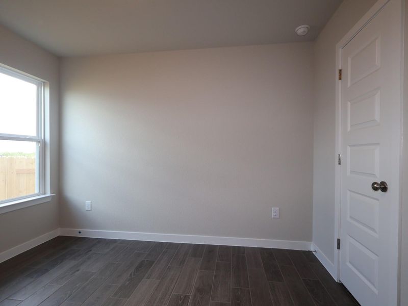 Spacious, unfurnished interior of a new home in Willow Springs, Buda (Image 12).