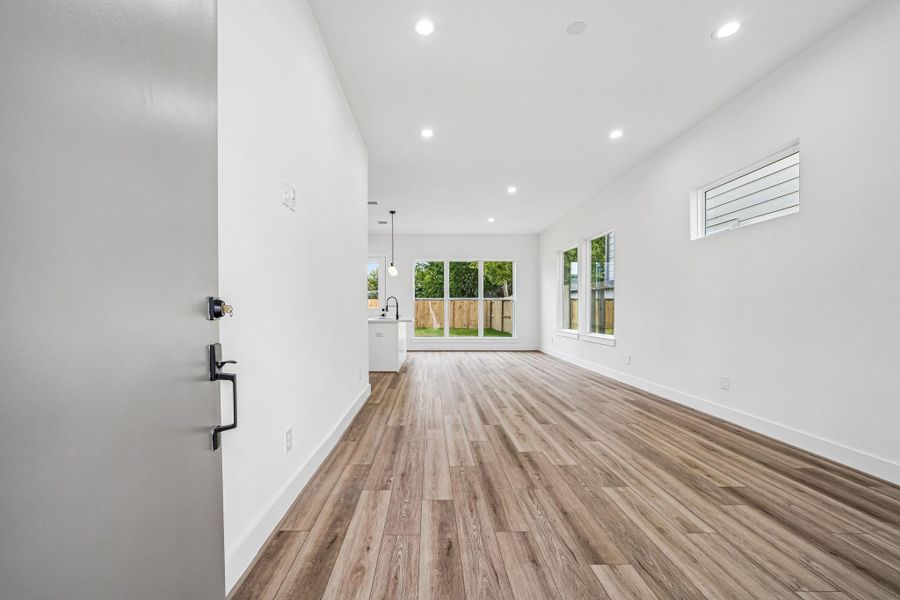 Spacious, unfurnished interior of a new home in , Houston (Image 17).