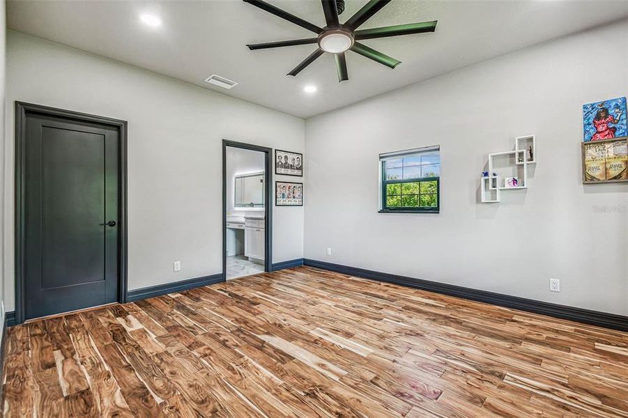 Spacious, unfurnished interior of a new home in , Lithia (Image 19).