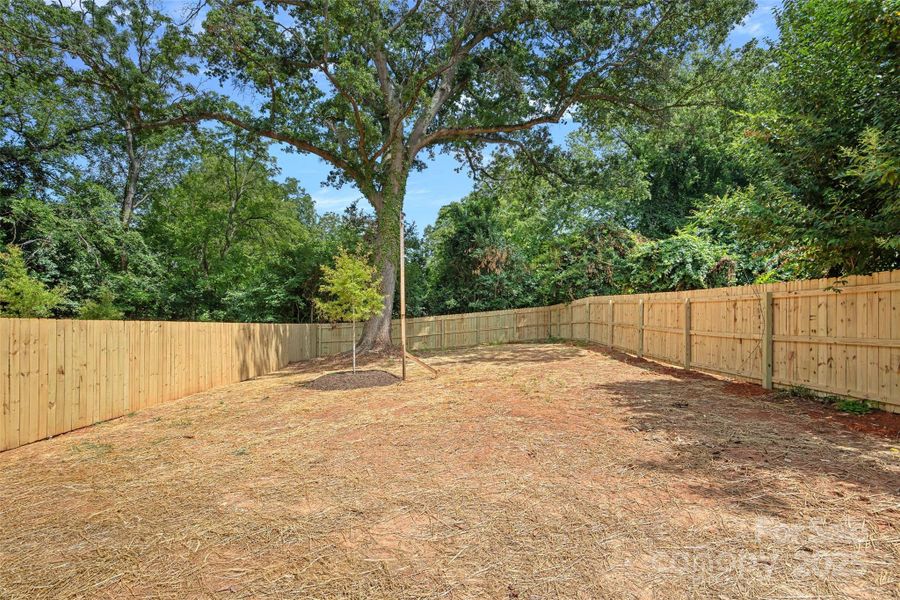 Exterior details and patio area of a home in , Charlotte (Image 4).