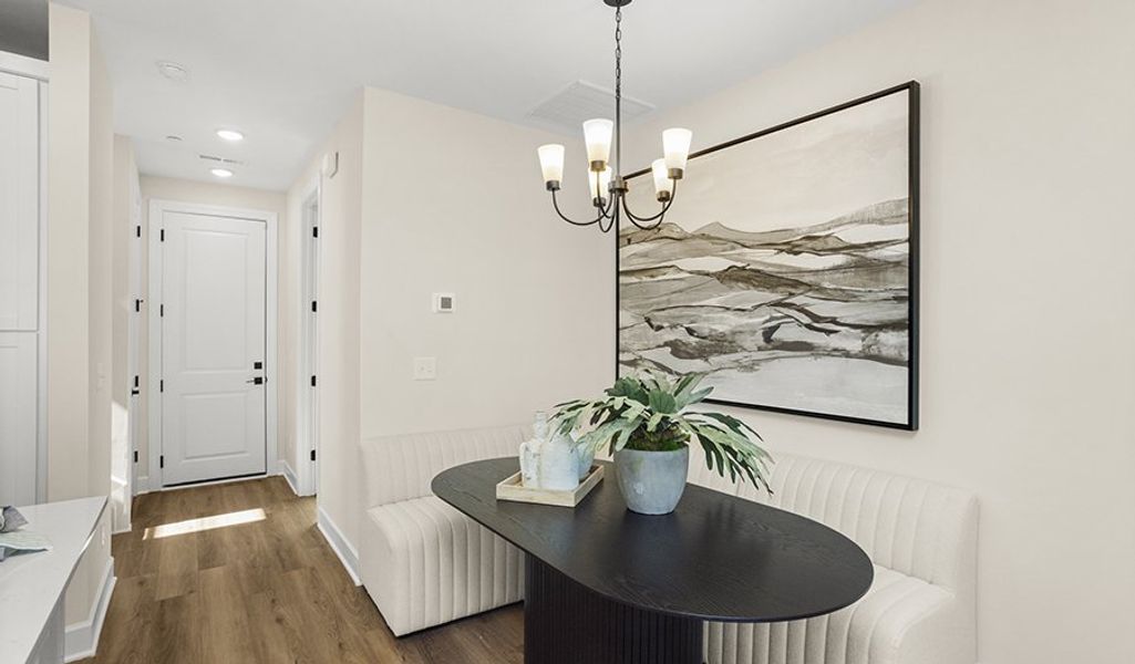 Kipling-EA94-TheTownsatLynwood Dining Area