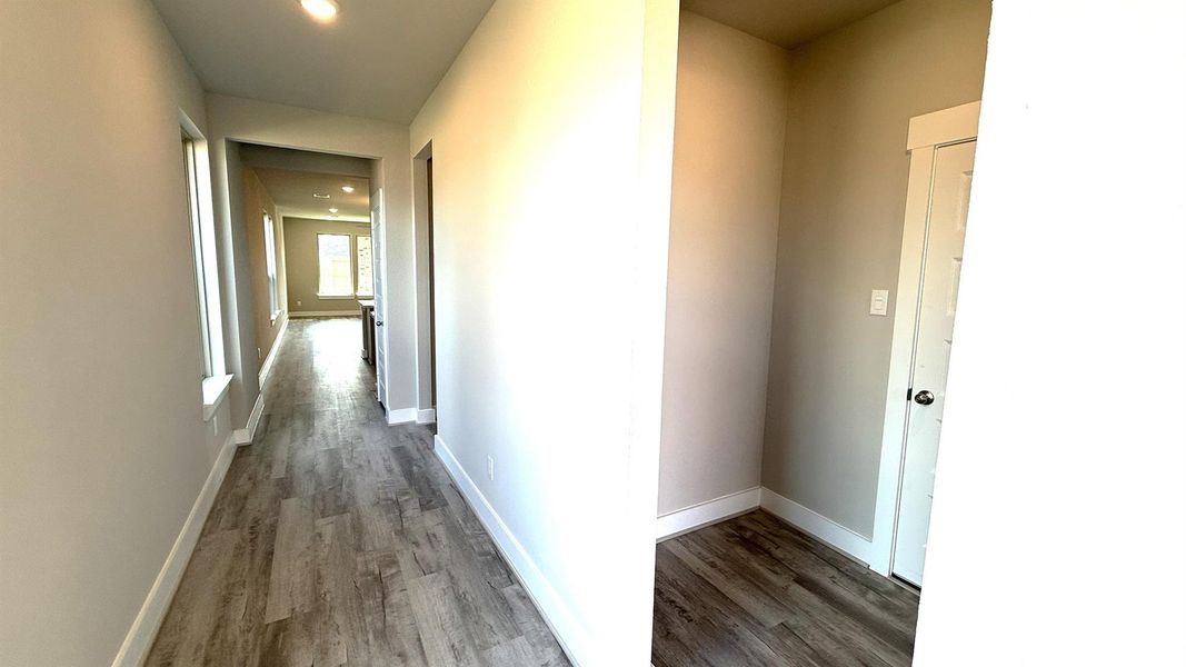 Spacious, unfurnished interior of a new home in Sorella, Tomball (Image 8).