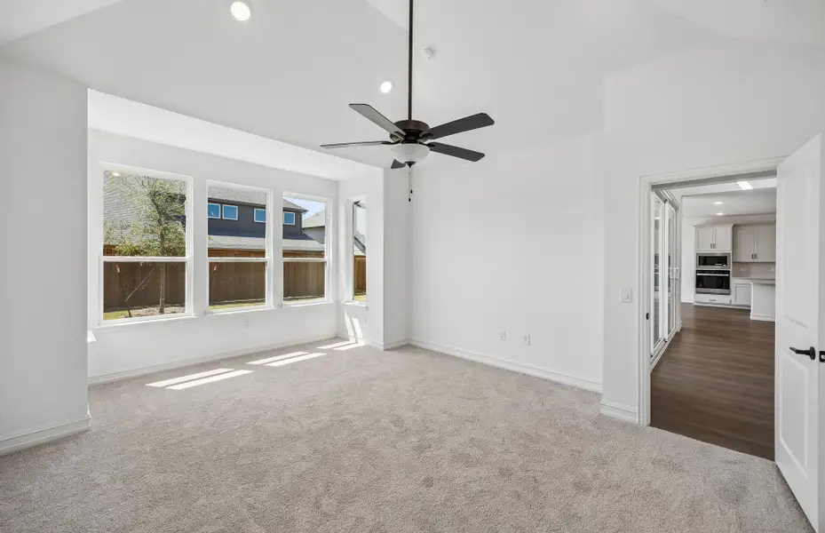 Spacious, unfurnished interior of a new home in Highland Lakes, McKinney (Image 16).