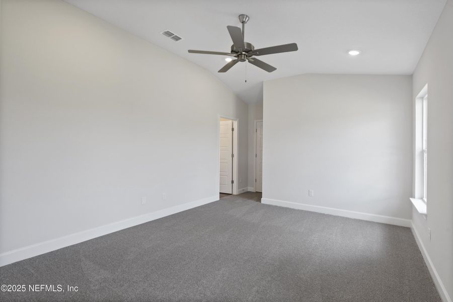 Spacious, unfurnished interior of a new home in , Green Cove Springs (Image 19).